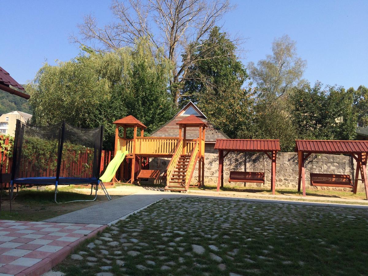 Dream Hostel Carpathians Rakhiv Extérieur photo